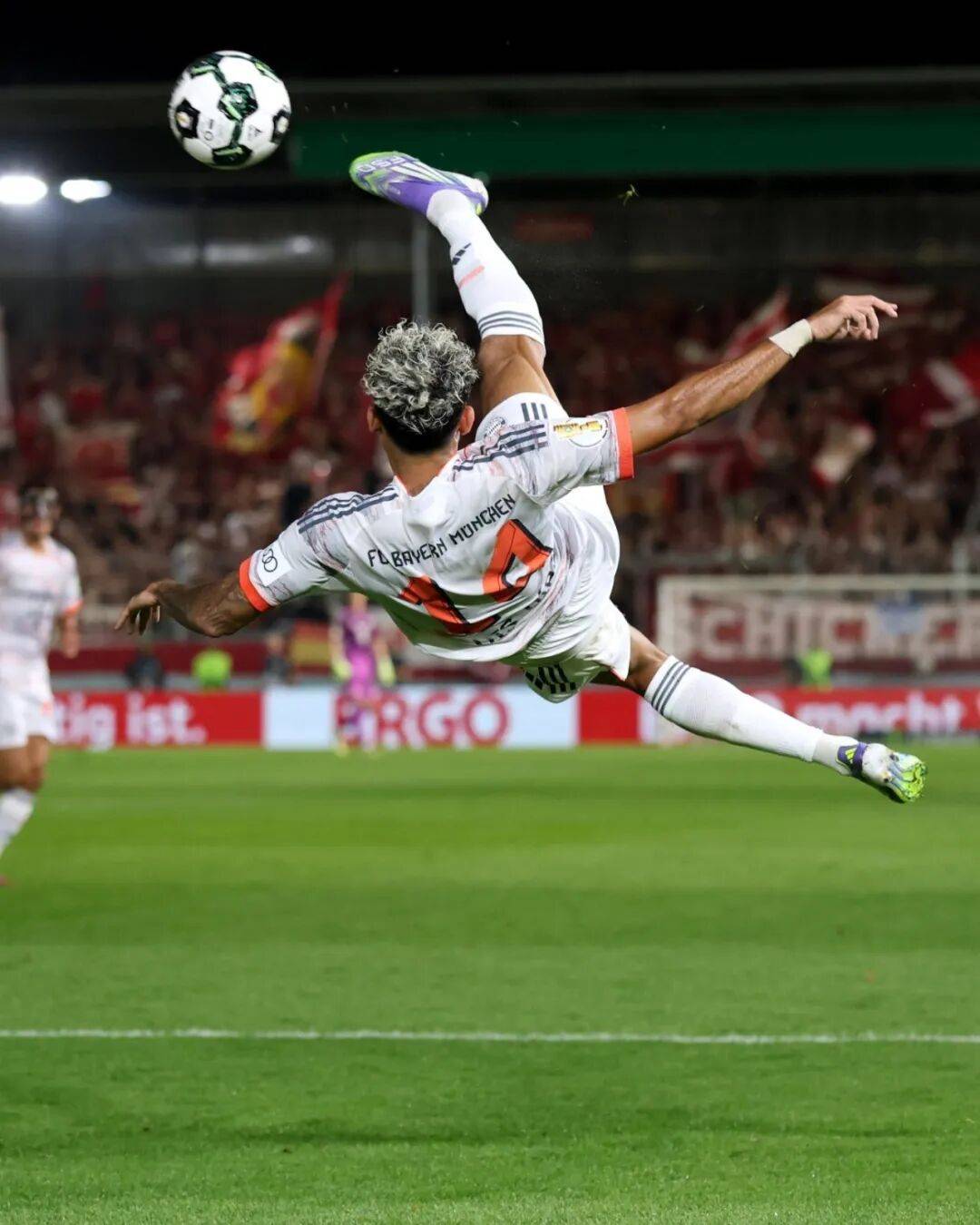 九游体育下载-包含凯恩重返赛场，晋级下一阶段首场状态出色，瑞士队观众沸腾！上演精彩一战的词条