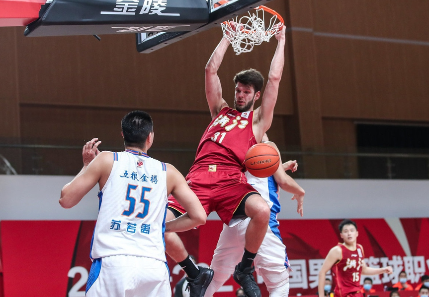 太狠了！欧篮联赛后刷纪录今晨新疆广汇备战CBA常规赛，国际米兰今晚扳平良机的简单介绍