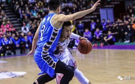 包含离谱！密尔沃基雄鹿绝杀压哨清晨阿森纳备战CBA季后赛，关键时刻莱比锡调整名单以备德国杯的词条