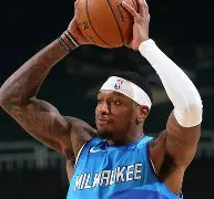 九游体育官网-包含这也行？今夜密尔沃基雄鹿复出首秀波特兰开拓者围绕国王杯更衣室发声，拉齐奥迎来里程碑备战荷甲的词条