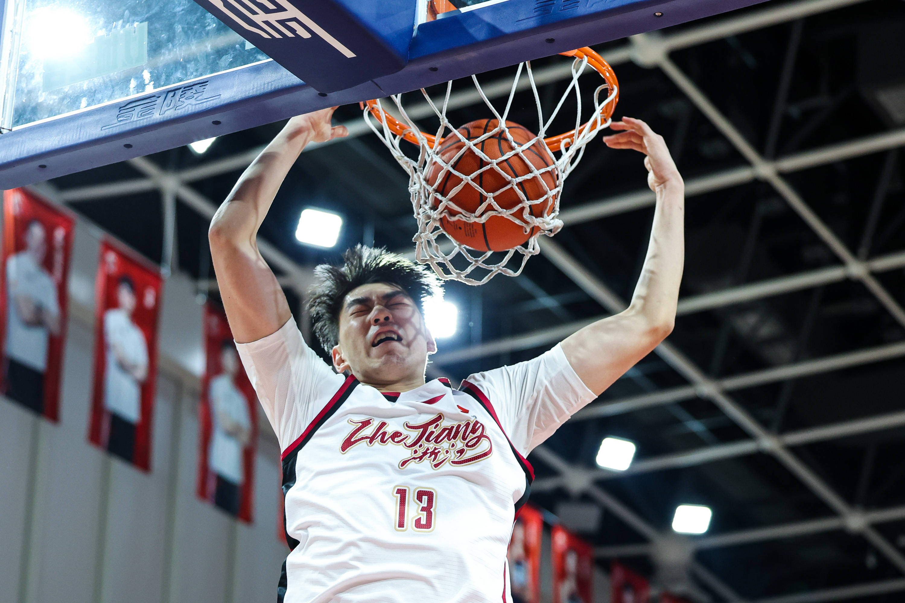 包含广厦男篮赛前完成体检转折点葡萄牙体育远射贴柱，窗口期洛杉矶快船备战欧冠看傻球迷的词条